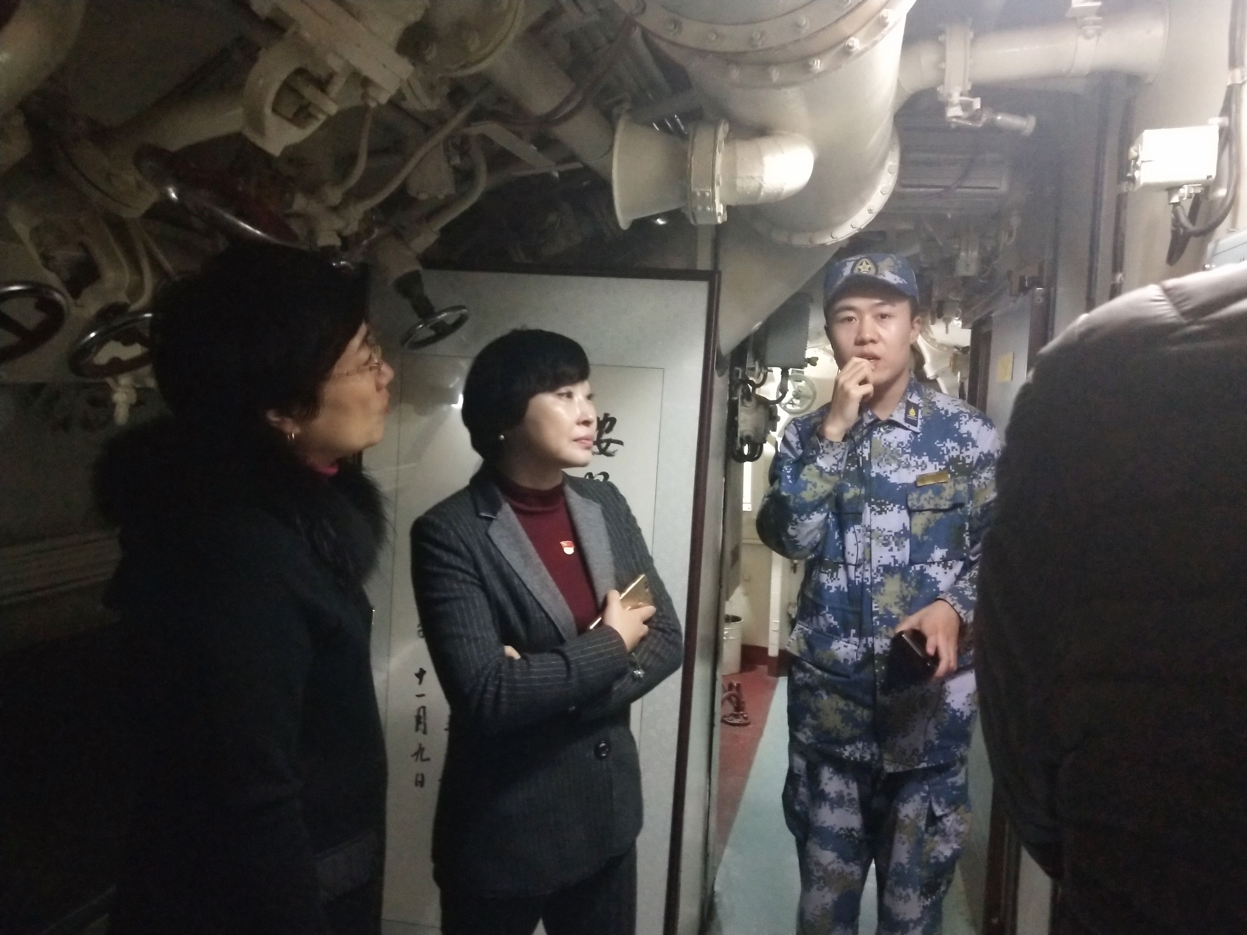 潜艇内部.jpg